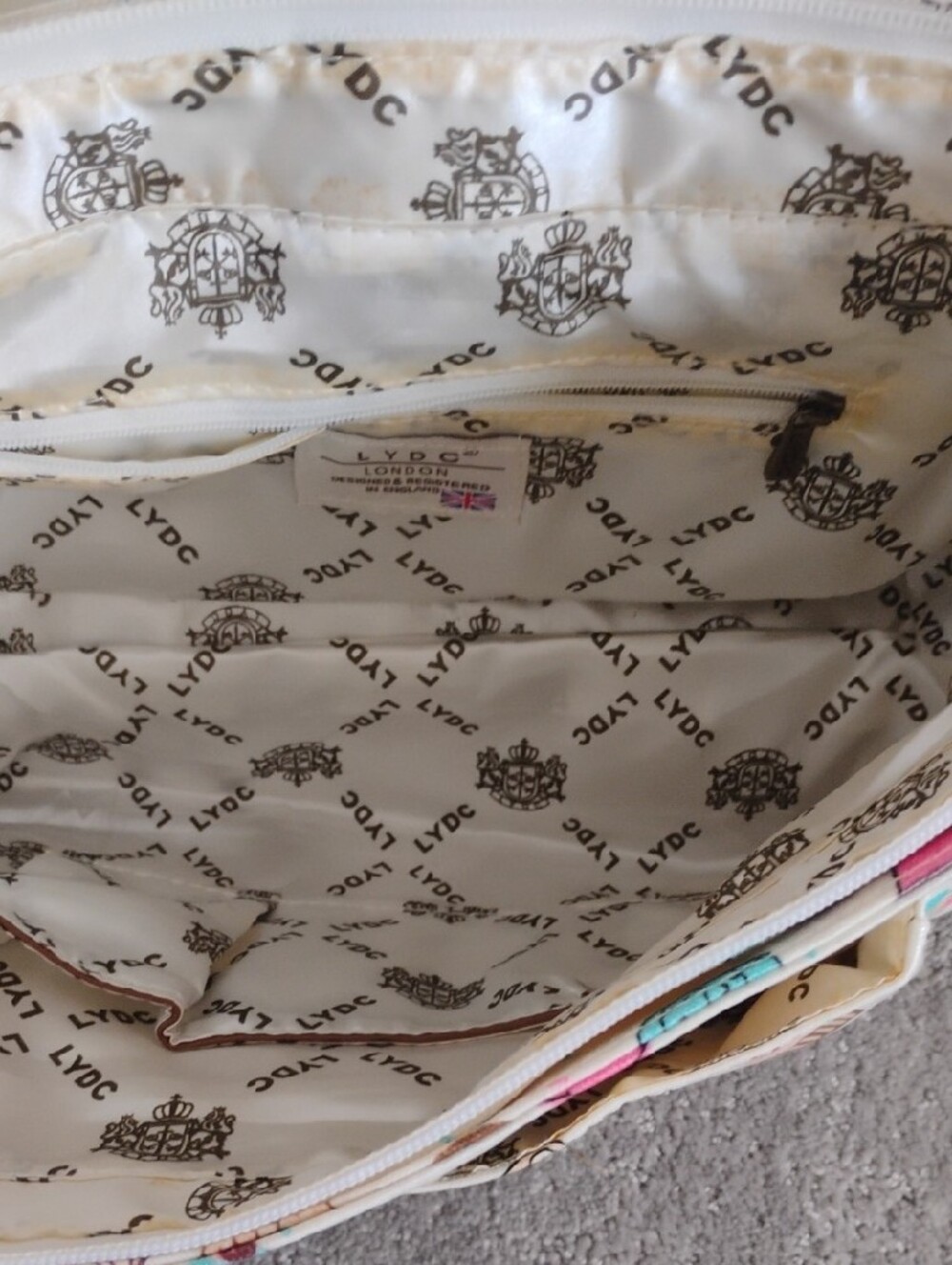 Cupcake Print Crossbody Bag in Cream. LYDC/London brand. Good Condition - Picture 8 of 10